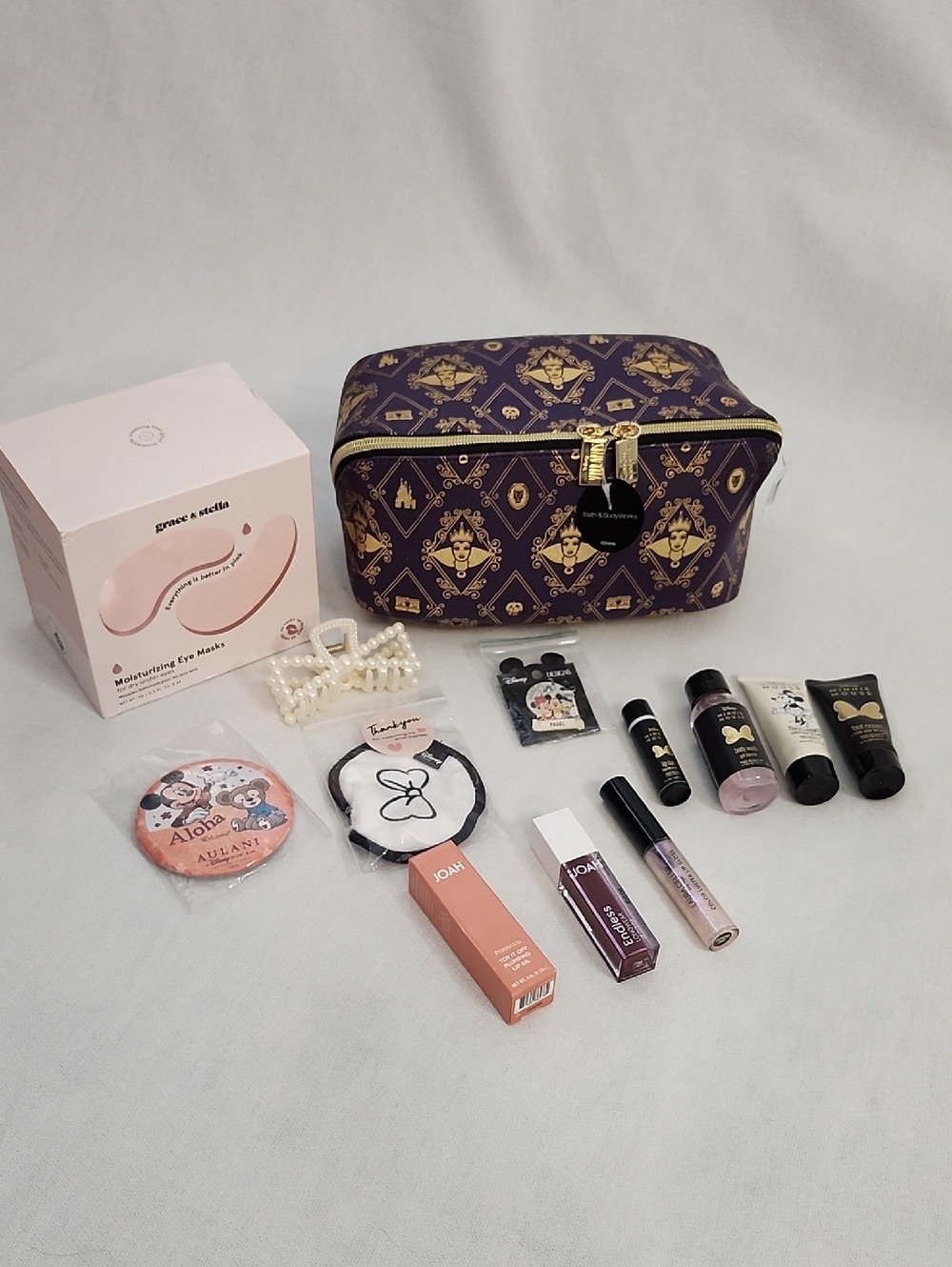 Bath & Body Works Disneys Evil Queen Cosmetics Bag and Accessories